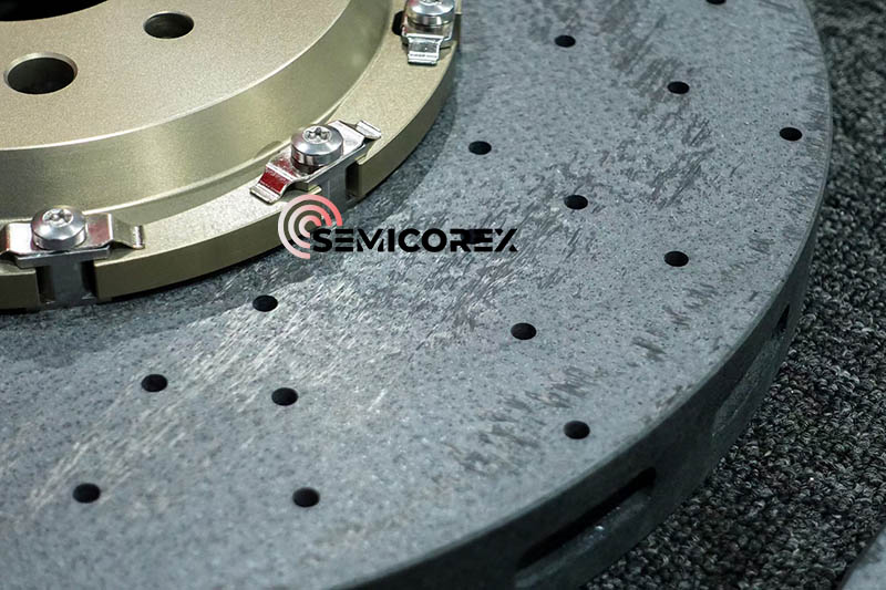 కార్బన్-సిరామిక్ మిశ్రమ బ్రేకింగ్ సిస్టమ్స్ యొక్క విశ్లేషణ